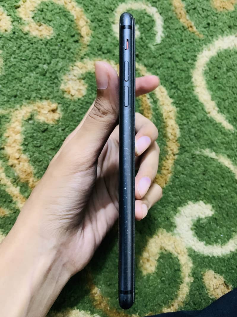 Apple iPhone 8 Plus 5