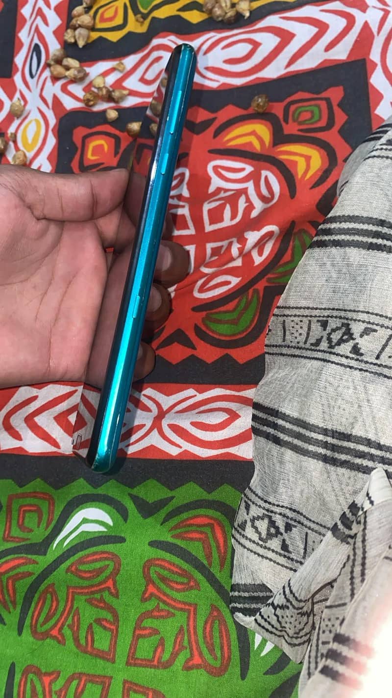 Sharp Aquos R3 1