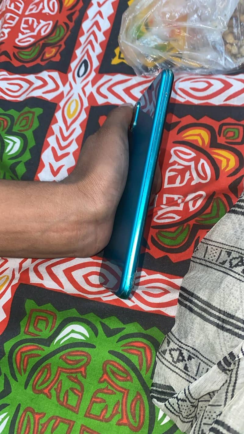 Sharp Aquos R3 3