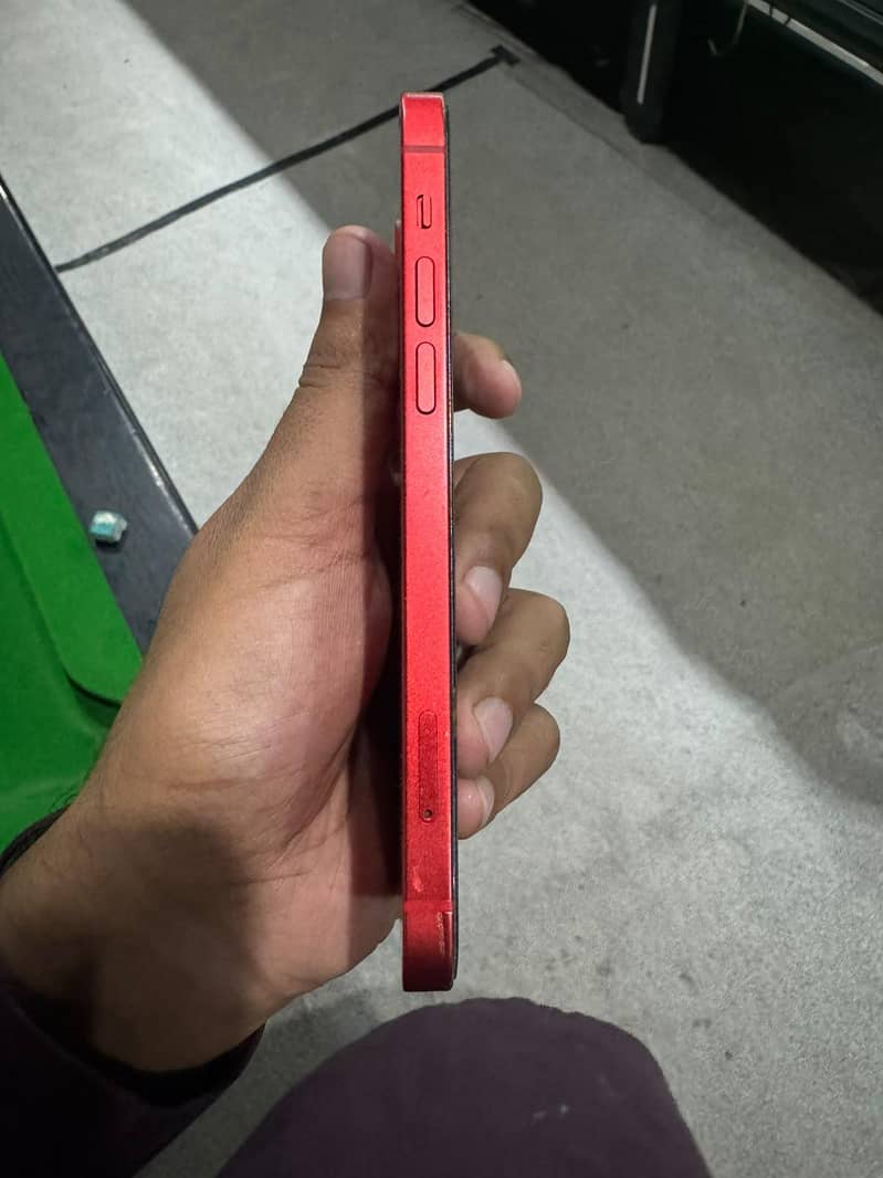 Apple iPhone 12 4
