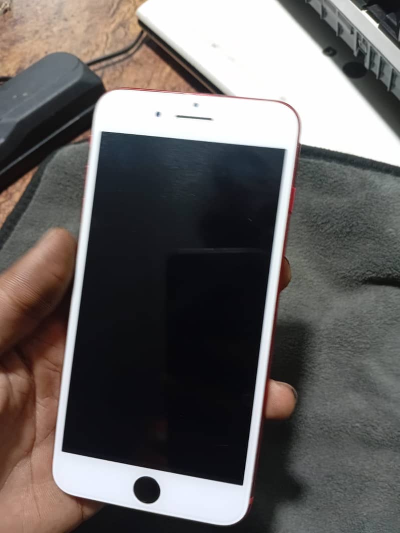 Apple iPhone 8 Plus 3