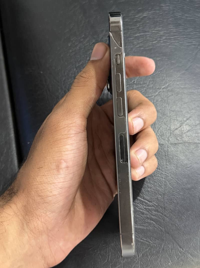 Apple iPhone 13 Pro 2
