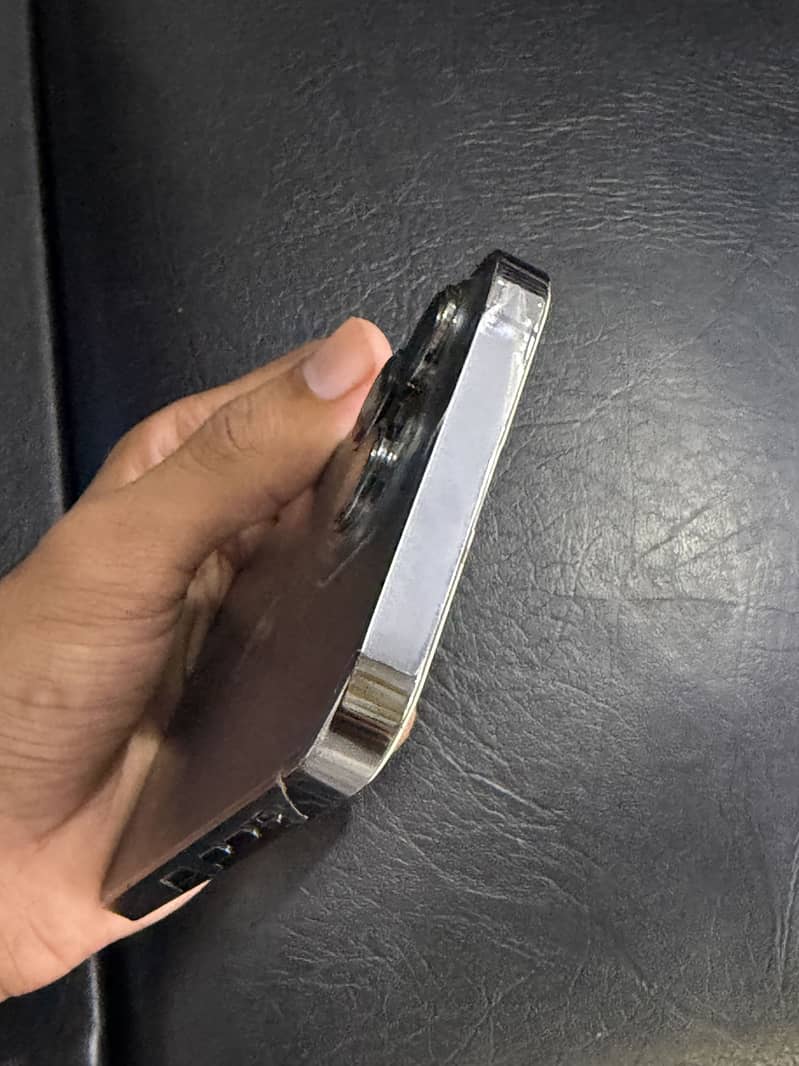 Apple iPhone 13 Pro 4