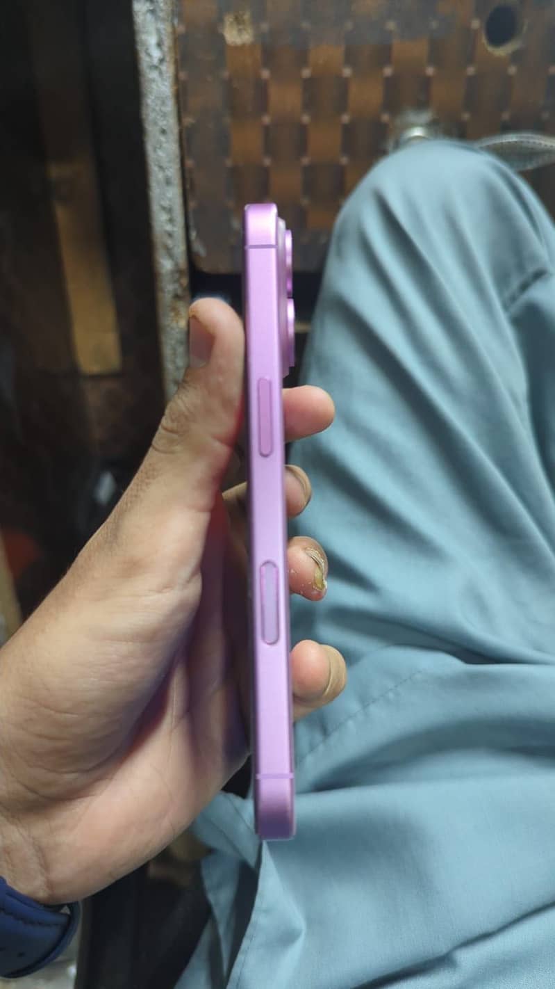 Apple iPhone 16 3