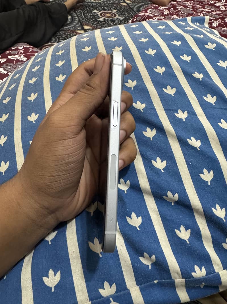 Apple iPhone 15 2