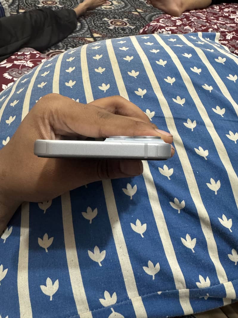 Apple iPhone 15 5