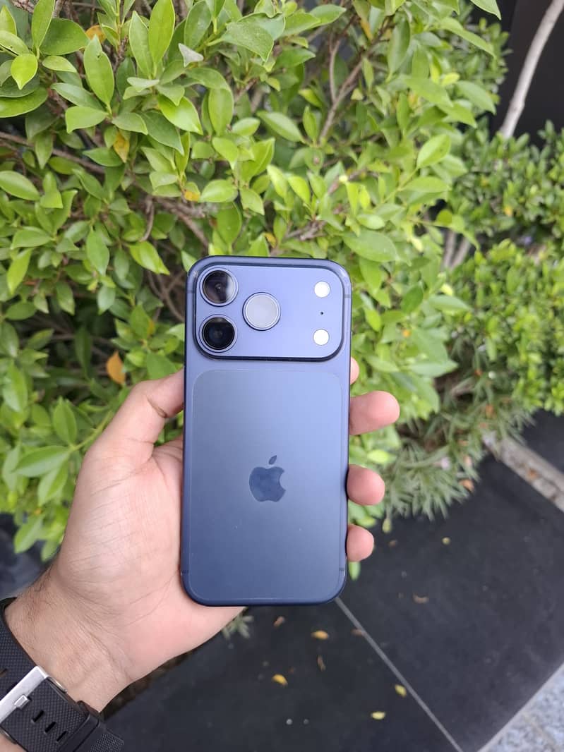 Apple iPhone 17 Pro 0