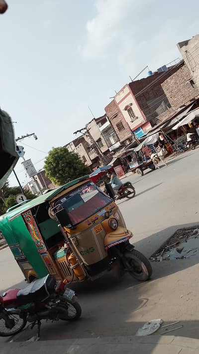 Tez Raftar CNG RIKSHA