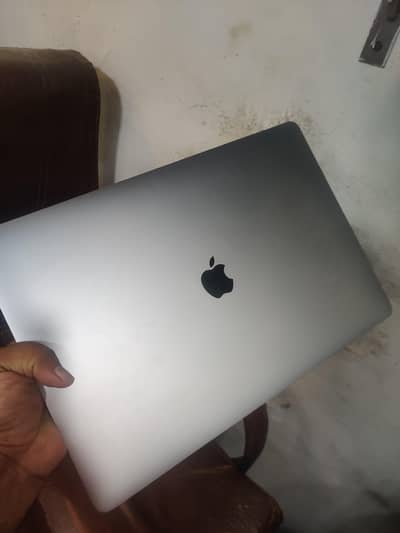 MacBook pro 2019 16 inches