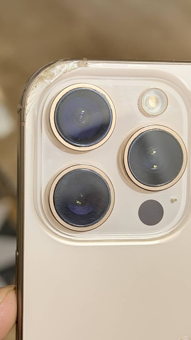 Apple iPhone 16 Pro Max 0