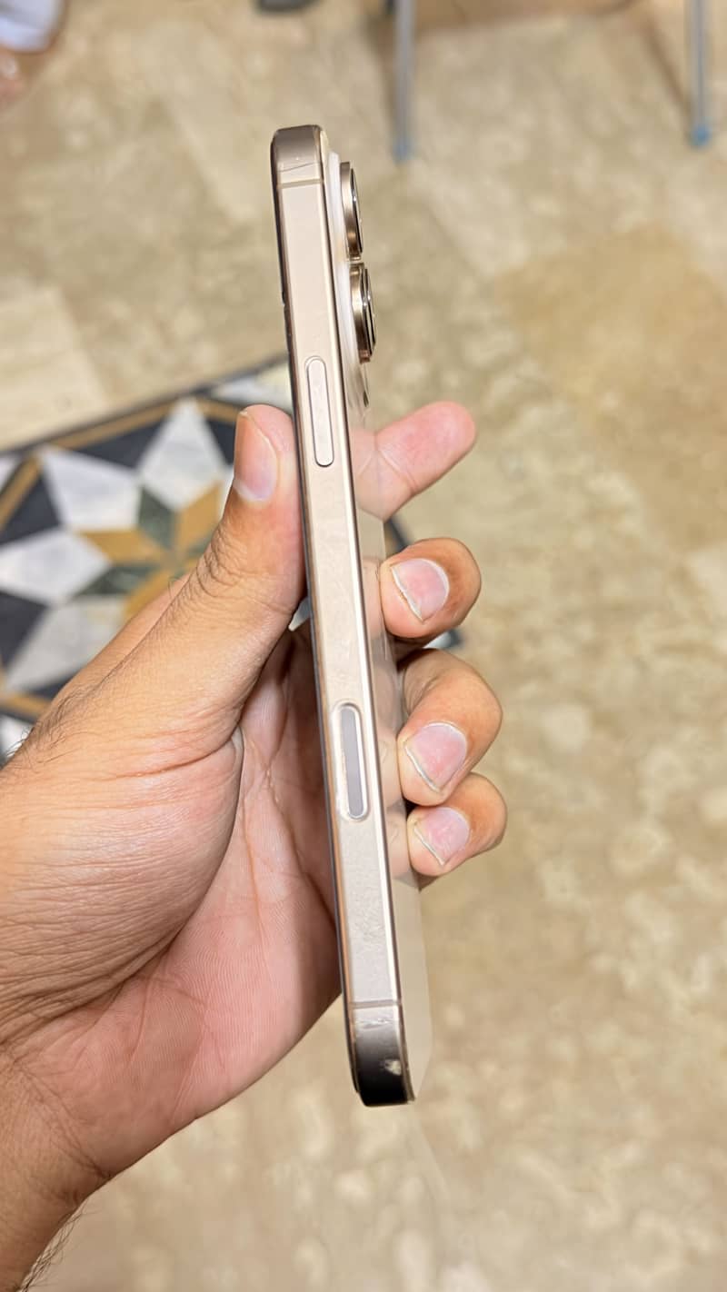 Apple iPhone 16 Pro Max 1