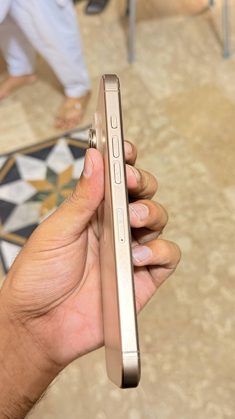 Apple iPhone 16 Pro Max 3