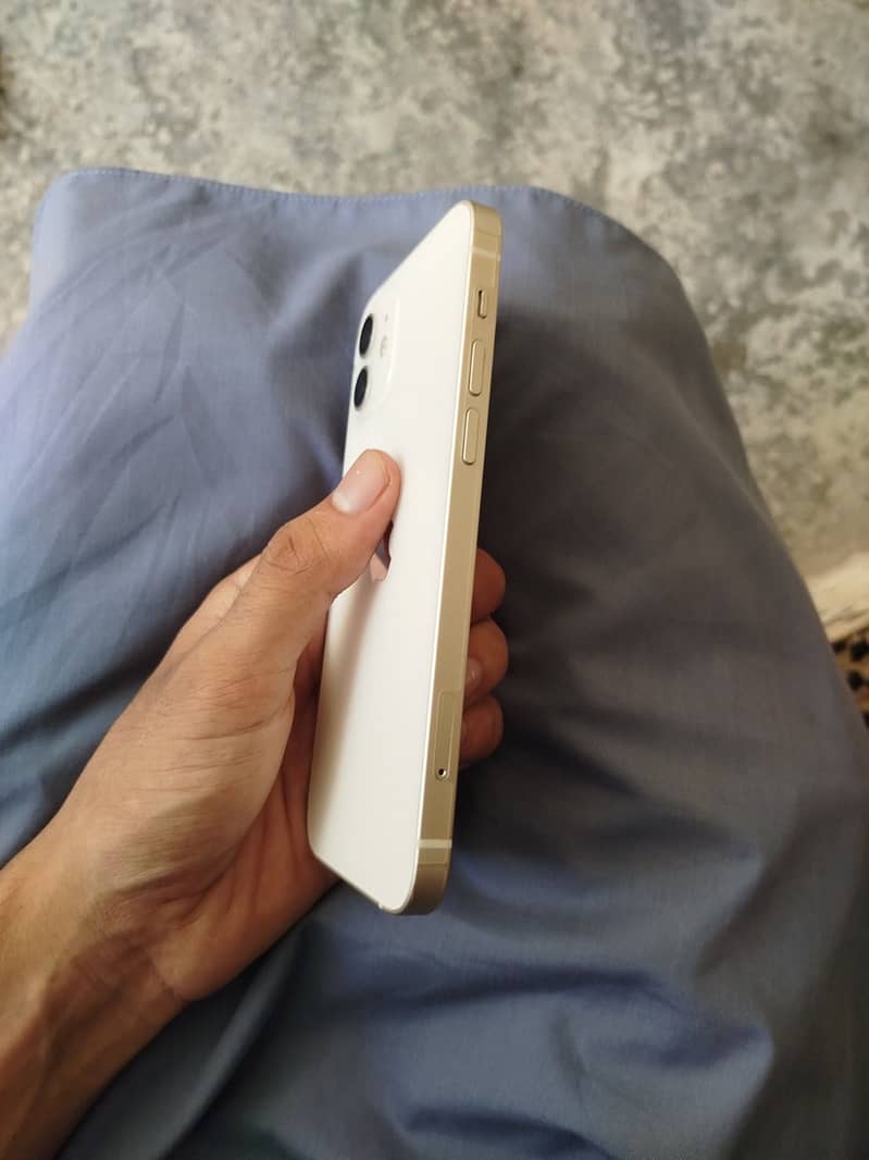 Apple iPhone 12 7