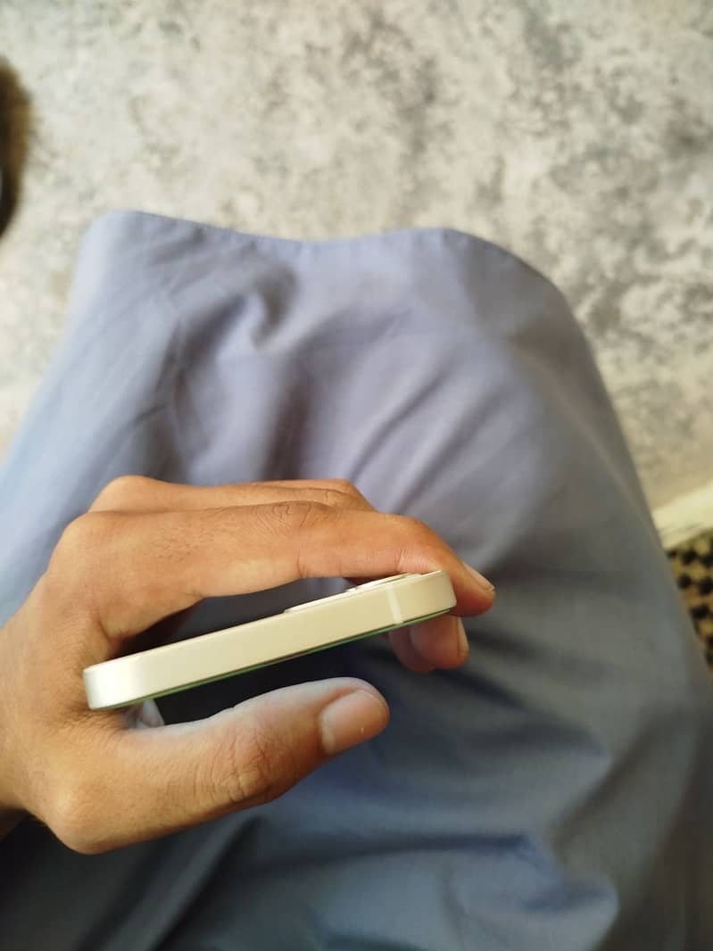 Apple iPhone 12 11