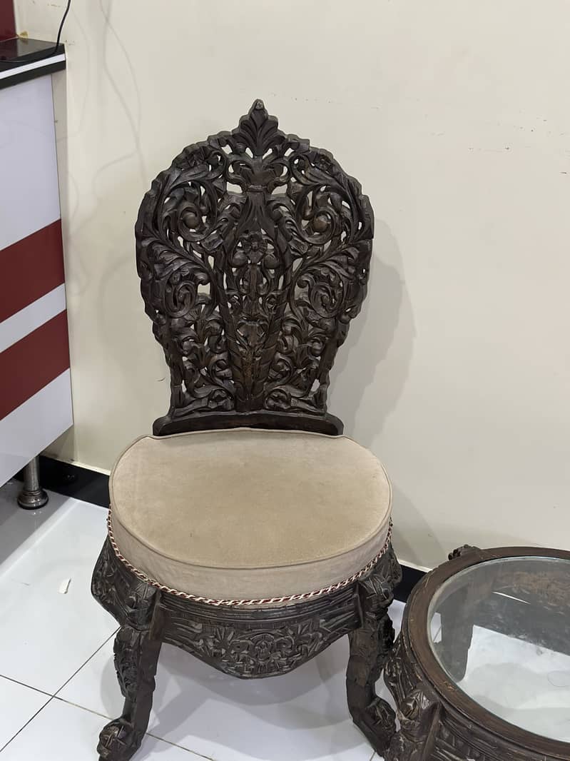 Chairs with table 2