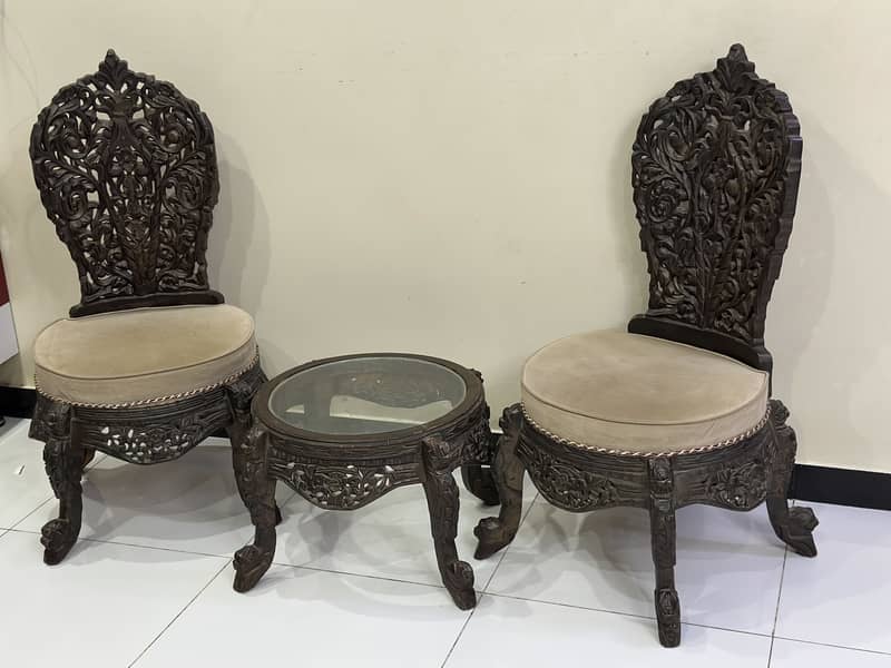 Chairs with table 4