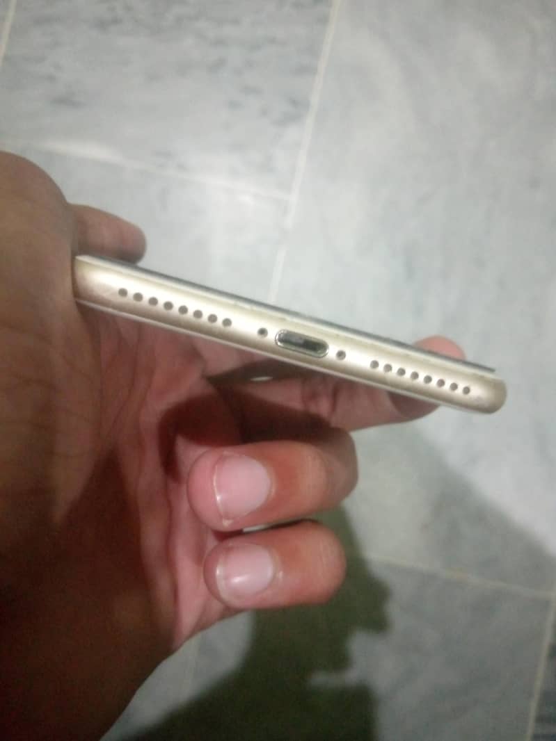 Apple iPhone 7 Plus 3