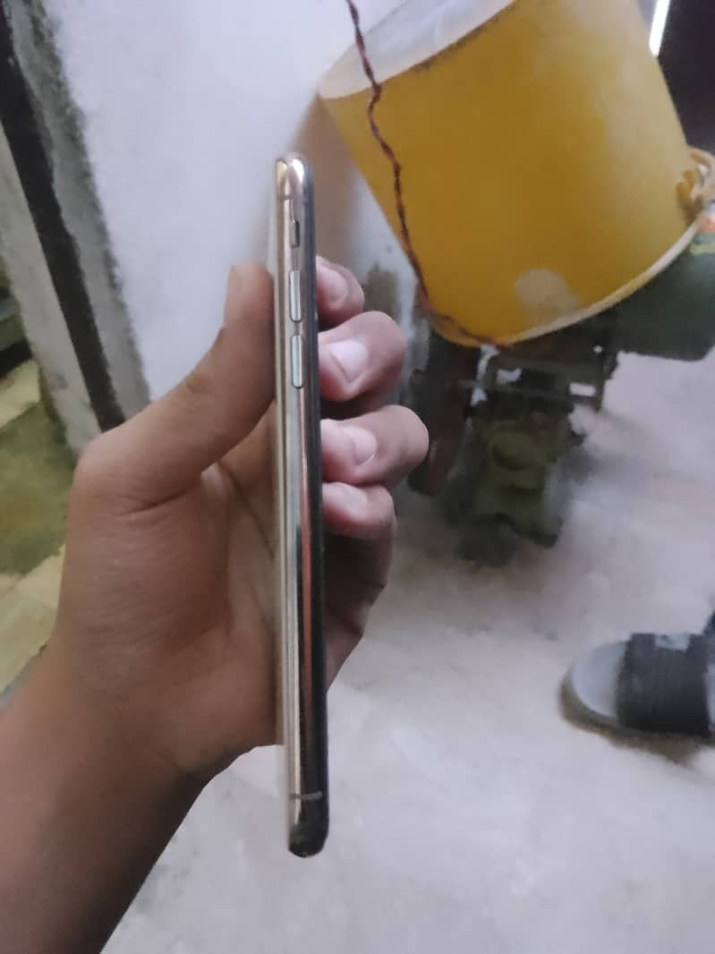 Apple iPhone XS 1