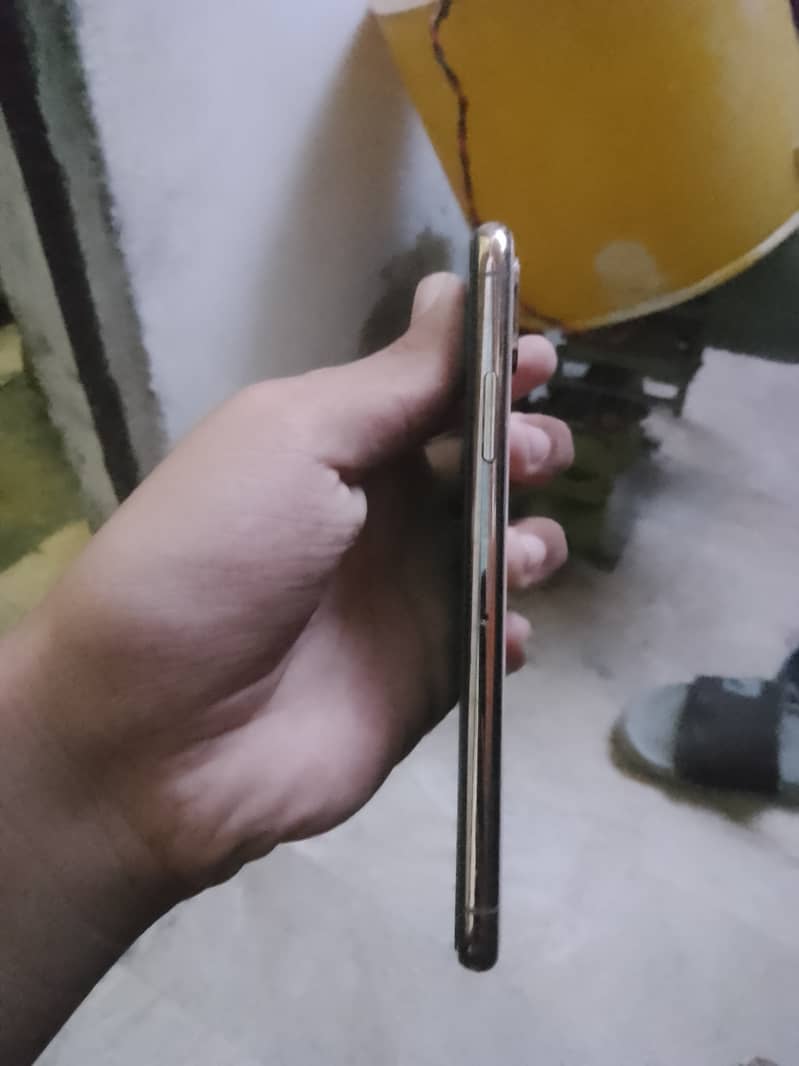 Apple iPhone XS 3