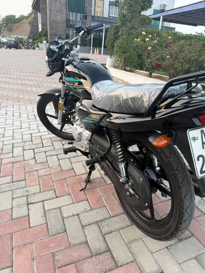 YBZ 125 DX 2024 model only 6000 milage All punjab numbar brend new bik