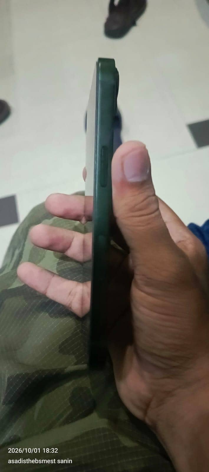 Apple iPhone 13 5