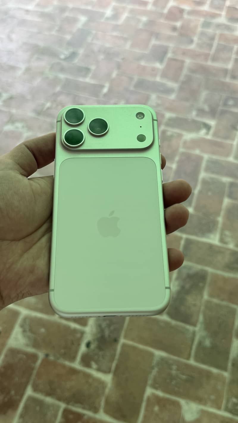 Apple iPhone 17 Pro Max 2