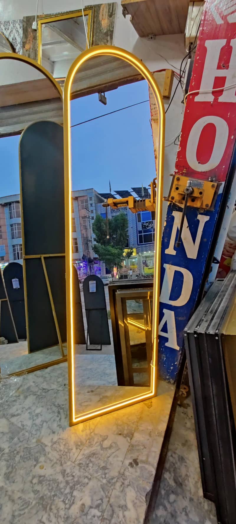 stand mirror 0