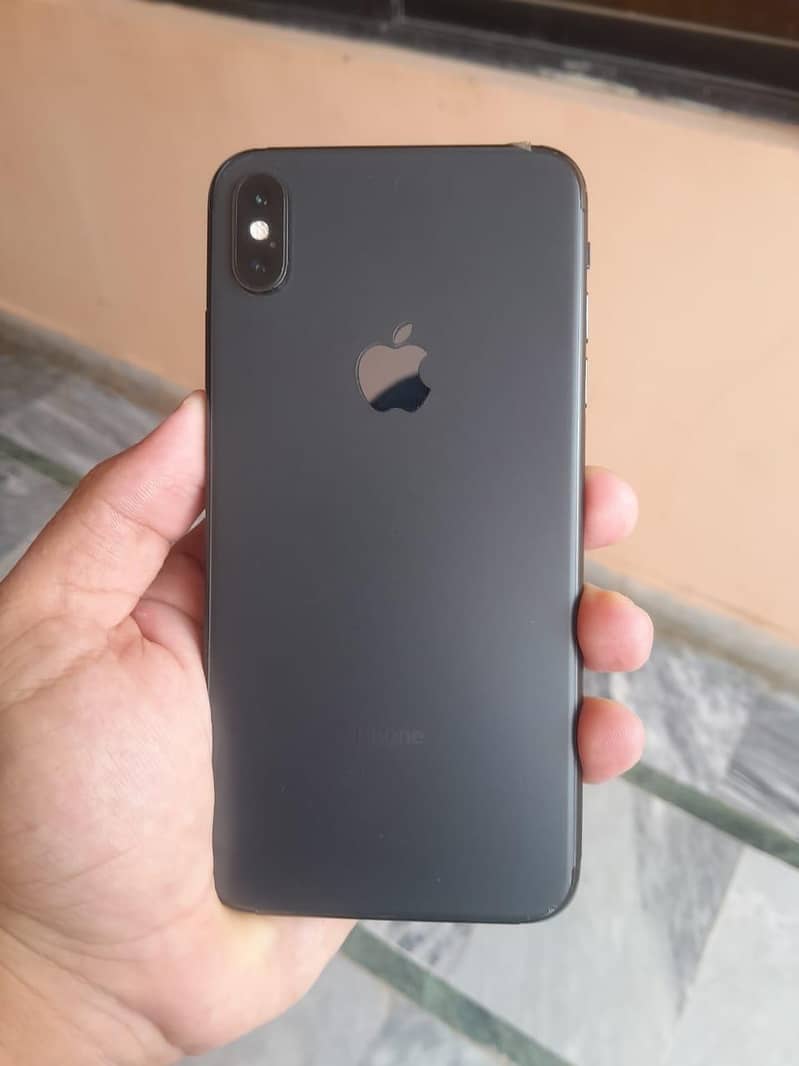 Apple iPhone XS Max 1