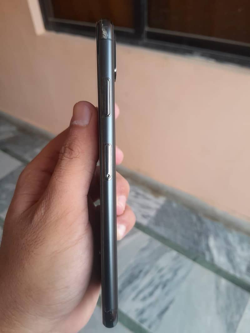 Apple iPhone XS Max 5