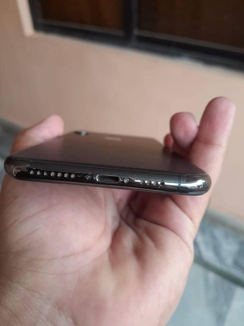 Apple iPhone XS Max 6