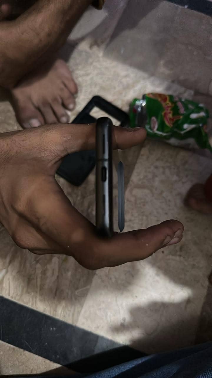 Google Pixel 8 4