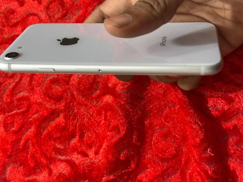 Apple iPhone 8 1