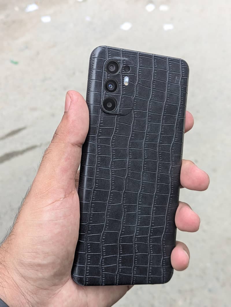 OPPO Reno6 0