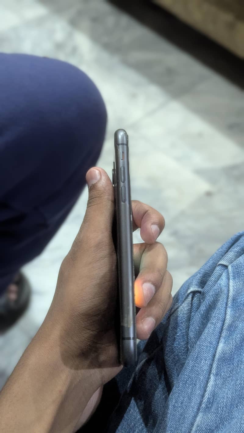 Apple iPhone 11 3