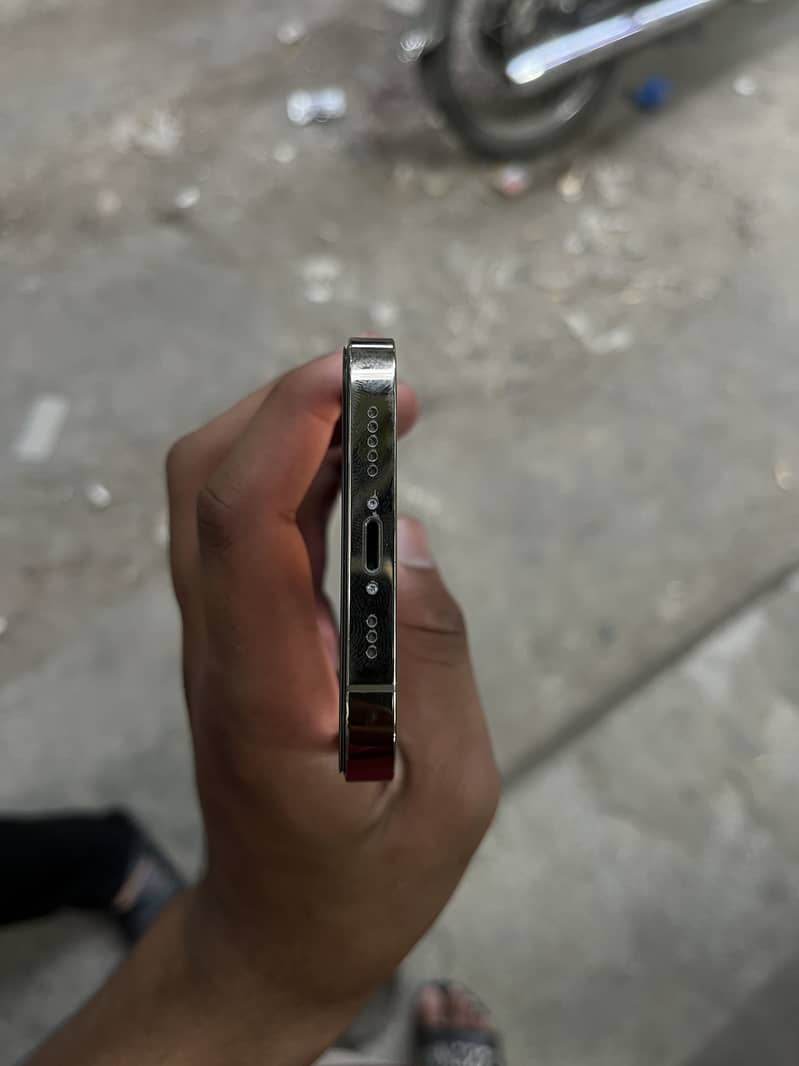 Apple iPhone 13 Pro 3