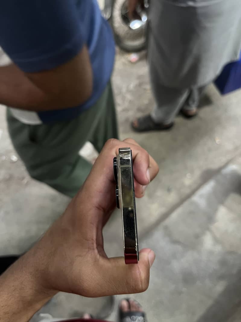 Apple iPhone 13 Pro 4
