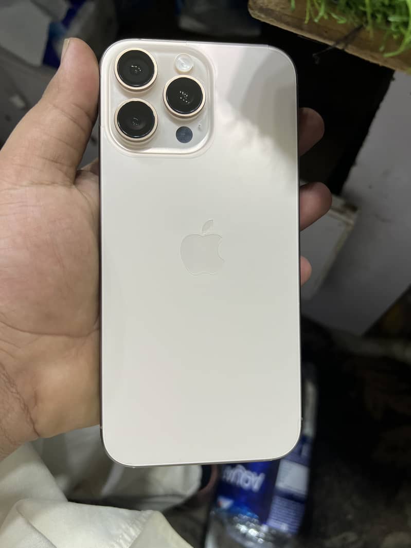Apple iPhone 16 Pro Max 0