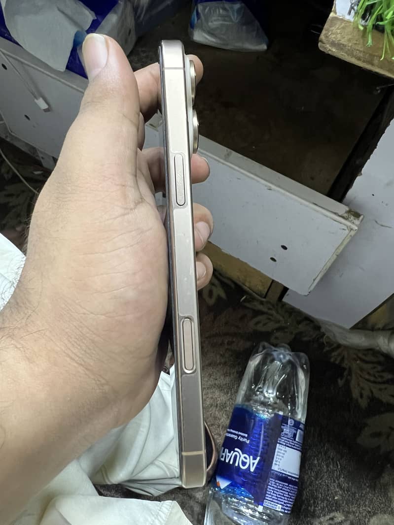 Apple iPhone 16 Pro Max 2