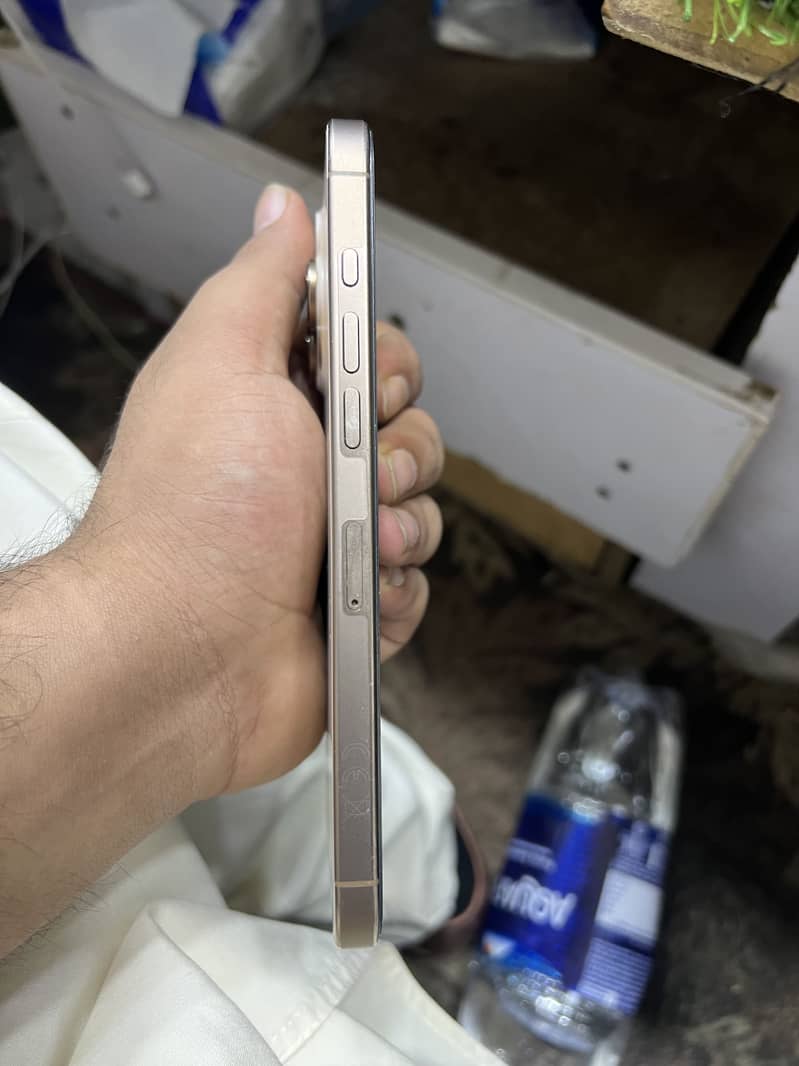 Apple iPhone 16 Pro Max 4