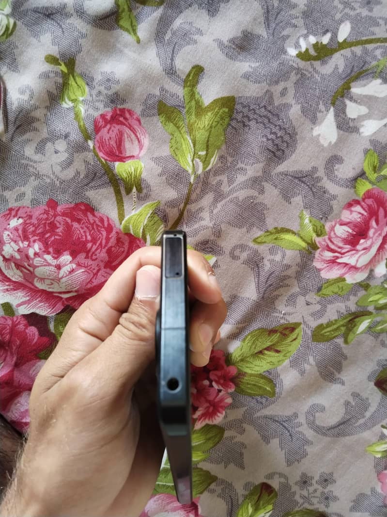 Sharp Aquos R7 1