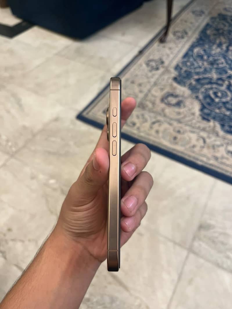 Apple iPhone 16 Pro 3