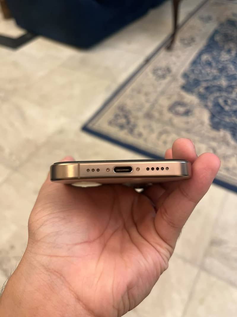 Apple iPhone 16 Pro 4