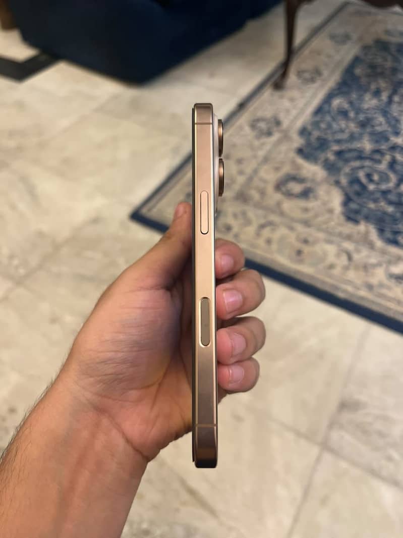 Apple iPhone 16 Pro 7