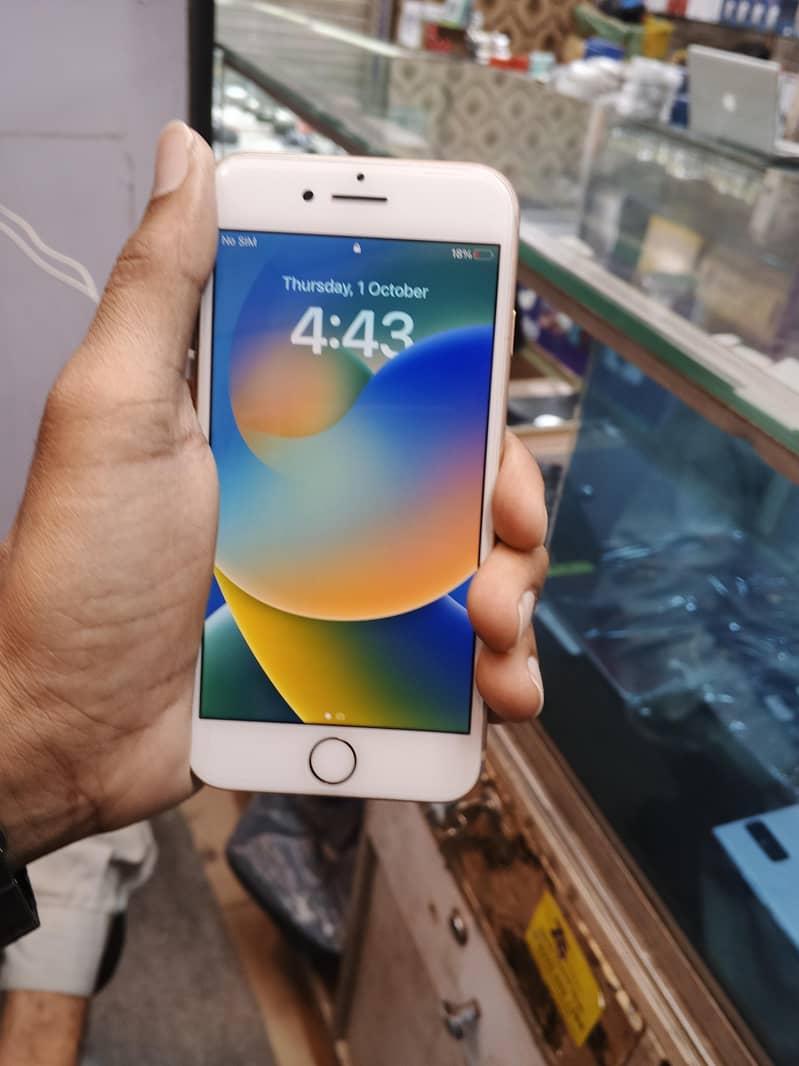 Apple iPhone 8 1