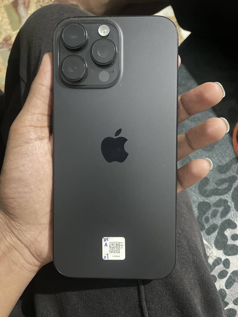 iPhone 16 Pro Max 1