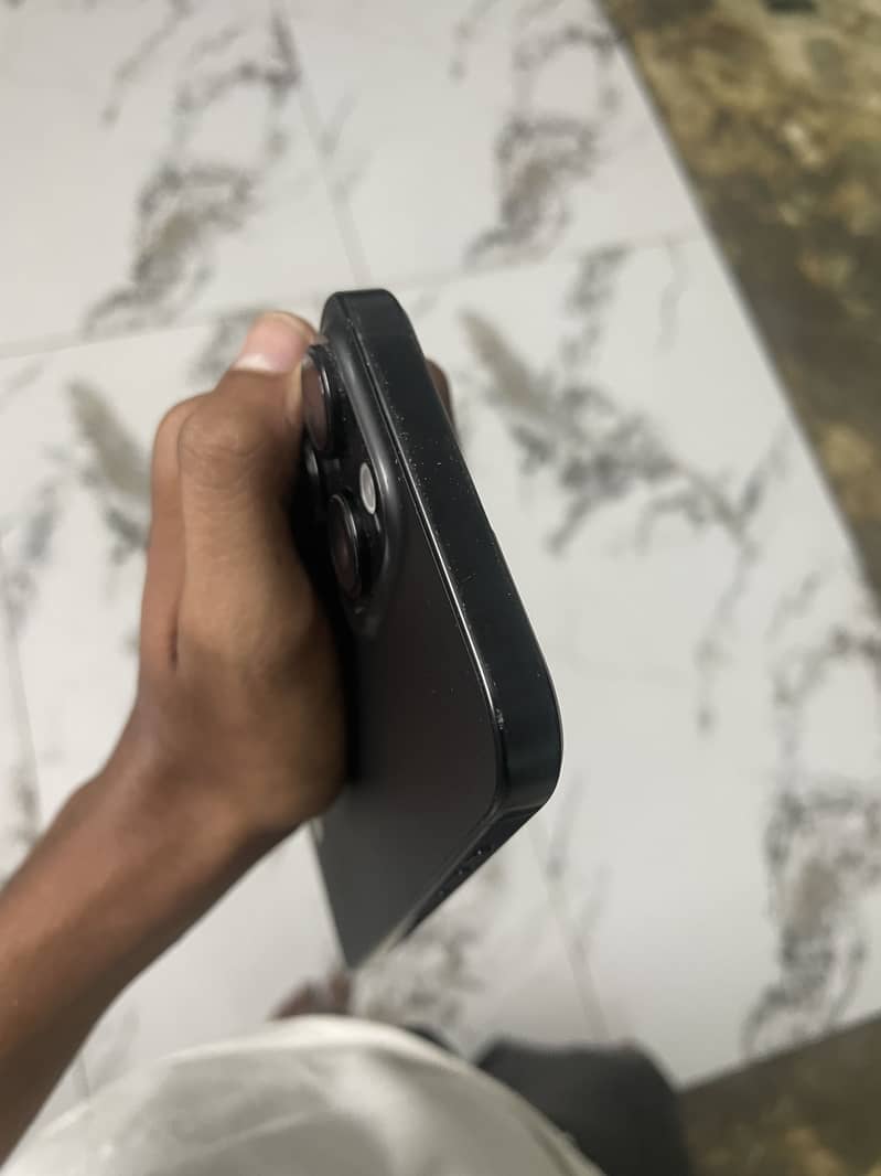 iPhone 16 Pro Max 3