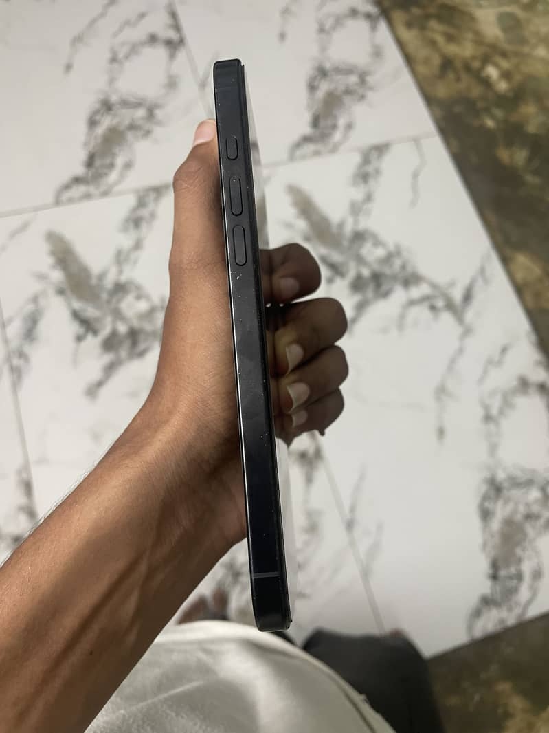 iPhone 16 Pro Max 5
