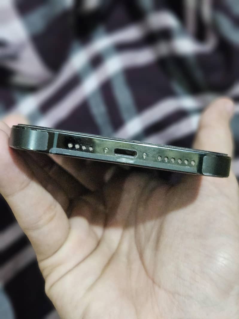 Apple iPhone 13 Pro Max 4