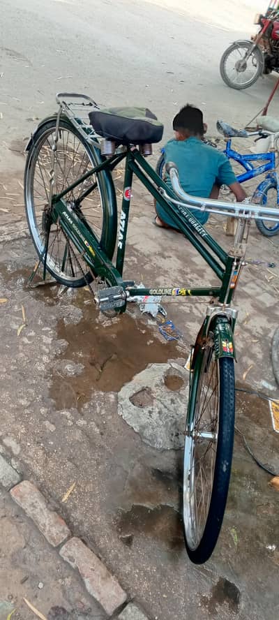 Golden Cycle for Sale – Mazboot & Achhi Condition | Urgent Sale