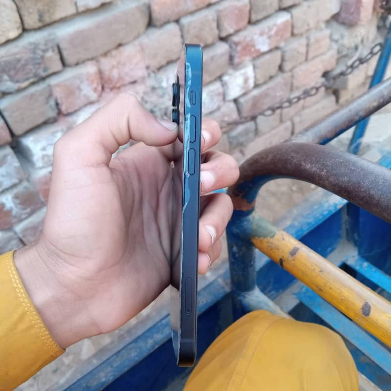Apple iPhone 12 2